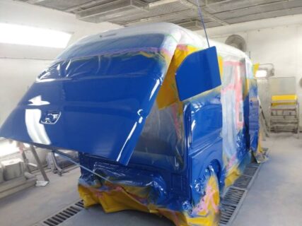 鈴鹿市　Ｋ・Ｓ様　アーリーのボディ側のペイント中です！