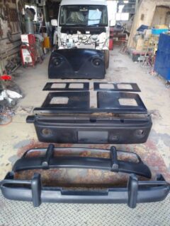 愛知県名古屋市　Ｈ・Ｋ様　アーリー＆Comfy-Ⅱのエアロパーツの下処理にはいりました！