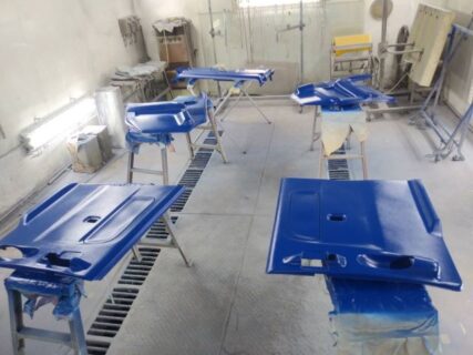 鈴鹿市　Ｋ・Ｓ様　アーリーの内装パーツのペイント中です！