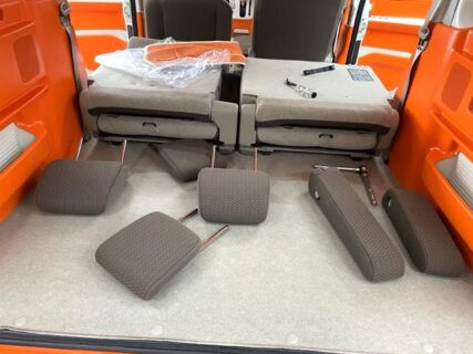 在庫車ＦＬＡＴ　ＭＵＬＴＩ660の内装シートカバー関係の取付に入りました！