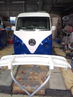 鈴鹿市 K・S様 アーリーの外装パーツの組付け中です!