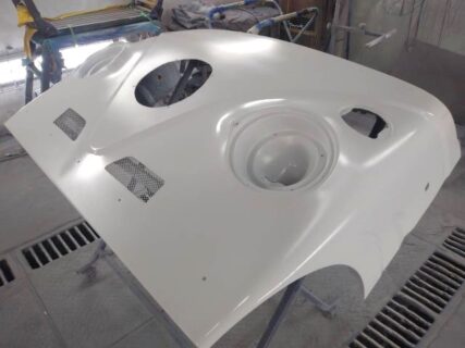 愛知県名古屋市 H・K様 アーリー&Comfy-Ⅱのエアロパーツのサフェーサーペイント中です!