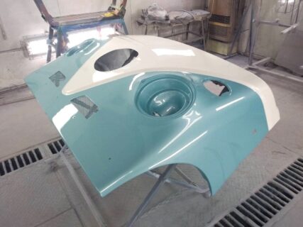 愛知県名古屋市　Ｈ・Ｋ様　アーリー＆Comfy-Ⅱのエアロパーツの本ペイント中です！