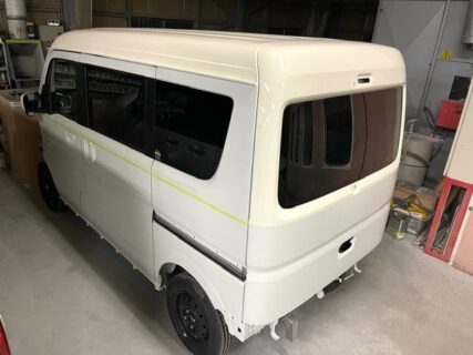 奈良県奈良市　Ｎ・Ｒ様　アーリーのルーフ＆リヤゲートのペイントが完了しました！