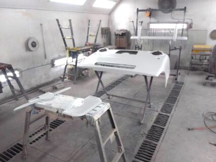 在庫車の移動販売車　ＰＬＡＴムルティ６６０のサフェーサーペイントに入りました！