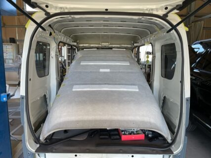 津市豊が丘　Ｏ・Ｃ様　FLATムルティ660のルーフ＆トリムのバラシ作業中です！