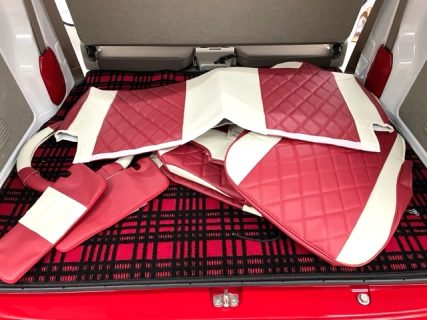 桑名市　Ｋ・Ｋ様　タイプ　アーリーの内装関係の取付に入りました！