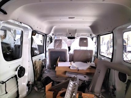 長野県松本市　Ｓ・Ｅ様　アーリーの内装バラシ作業が完了して下処理中です！