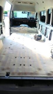伊賀市　Ｆ様　ハイエースコミュータの断熱・防音処理に入りました！