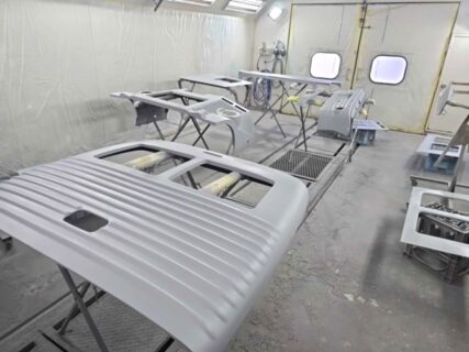 静岡県富士市 O・K様 フレンチバスのエアロパーツの下処理&サフェーサーペイントに入りました!