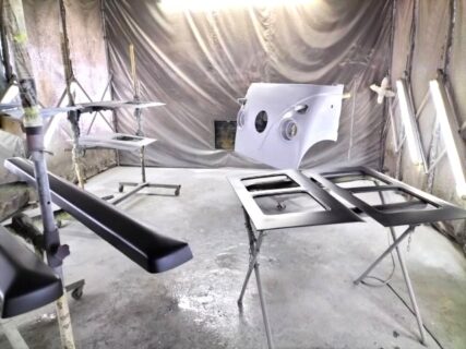 徳島県阿南市 N・K様 アーリーのエアロパーツのサフェーサーペイントに入りました!