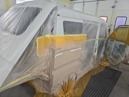 静岡県富士市 O・K様 フレンチバスのボディ側のペイントが完了しました!