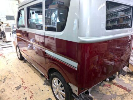 静岡県伊東市 T・W様 アーリーの全てのペイントが完了して組付け作業に入りました。