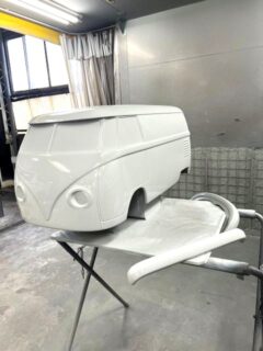 大阪府東大阪市　Ｎ・Ｙ様リトルワーゲンバスの一色目のペイントが完了しました！