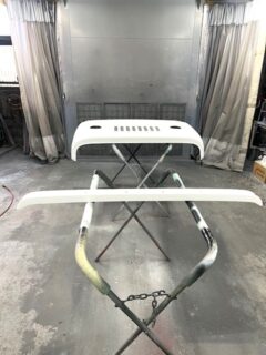 松阪市　PALADISE　BEER様　ウーキーライダーのエアロパーツの下処理中です！