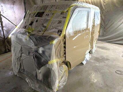 在庫車のタイプ　アーリーのボディ側のペイントが完了しました！